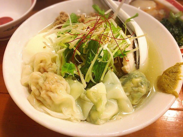 広州市場 大塚店の冷やし鶏塩ワンタン麺