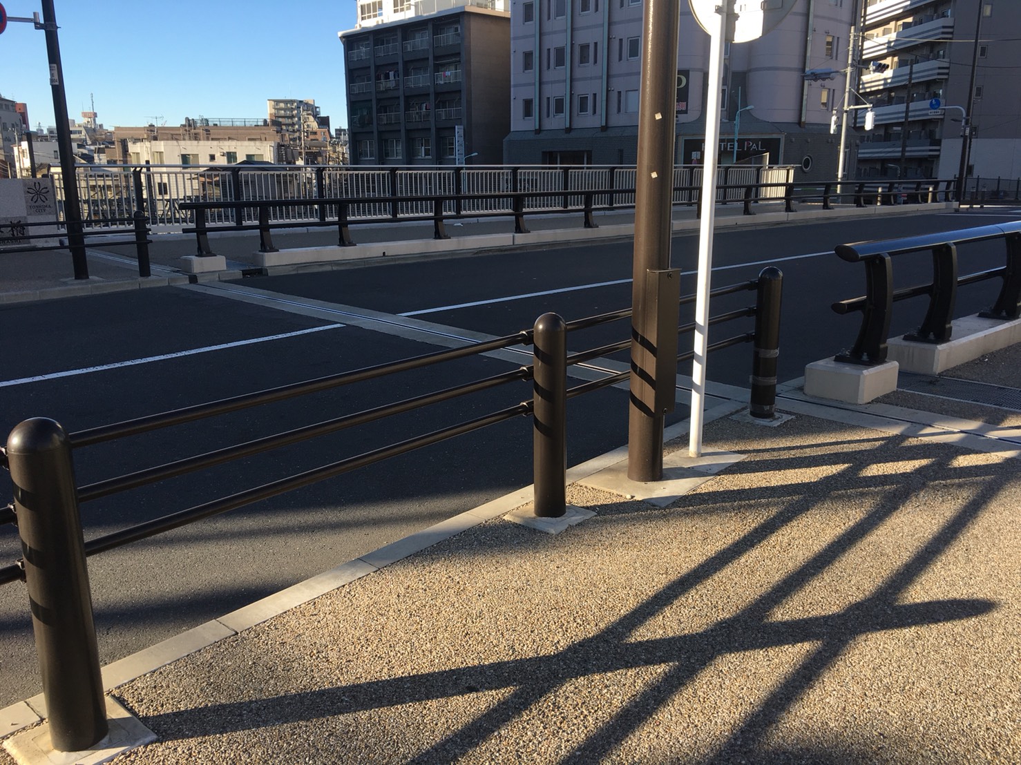 大塚駅の空蝉橋