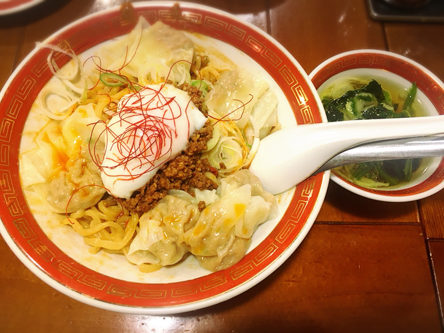金曜日ワンタン増量の日を狙え!「広州市場 大塚店」の汁なし担々麺