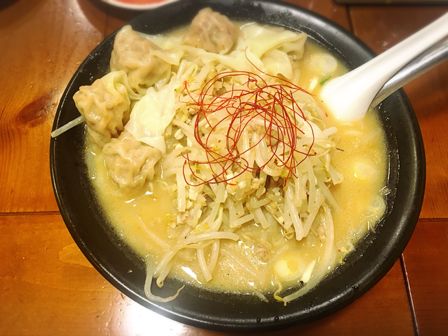 金曜日ワンタン増量の日を狙え!「広州市場 大塚店」のみそラーメン