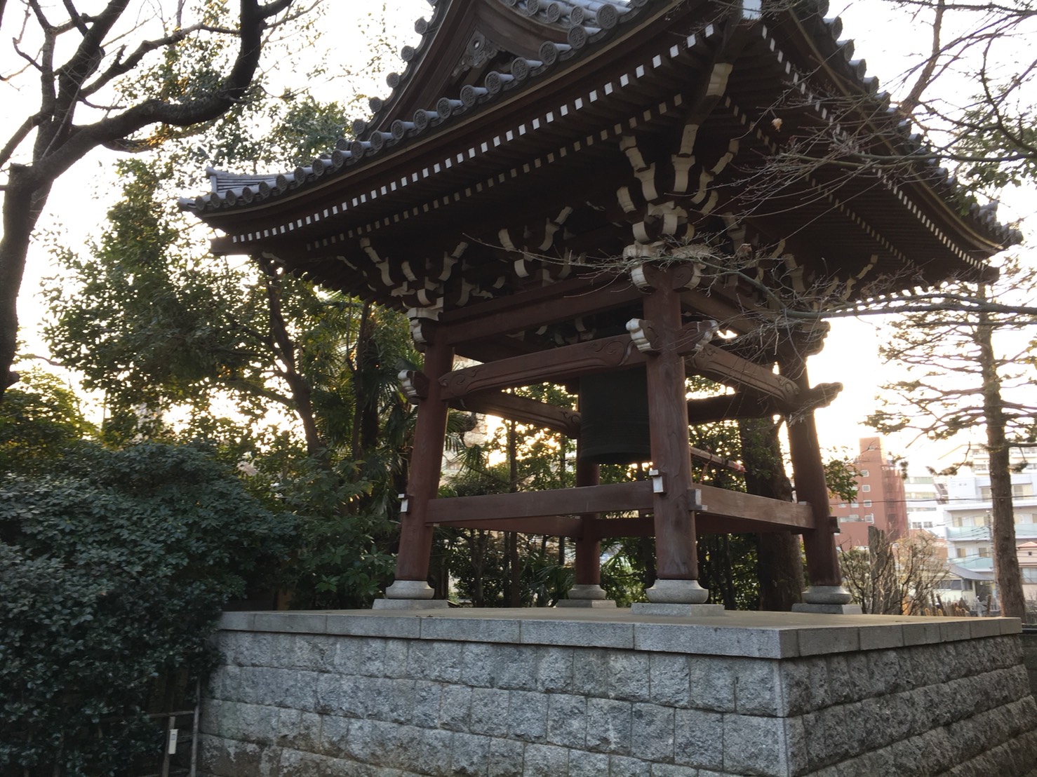 猫地帯の法明寺(ほうみょうじ)の梵鐘