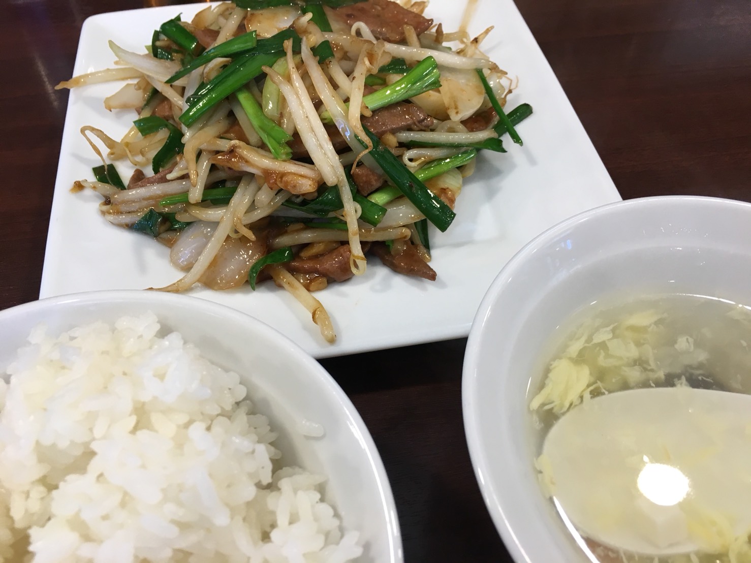 味噌ダレも美味!「大塚餃子軒」のニラレバー定食