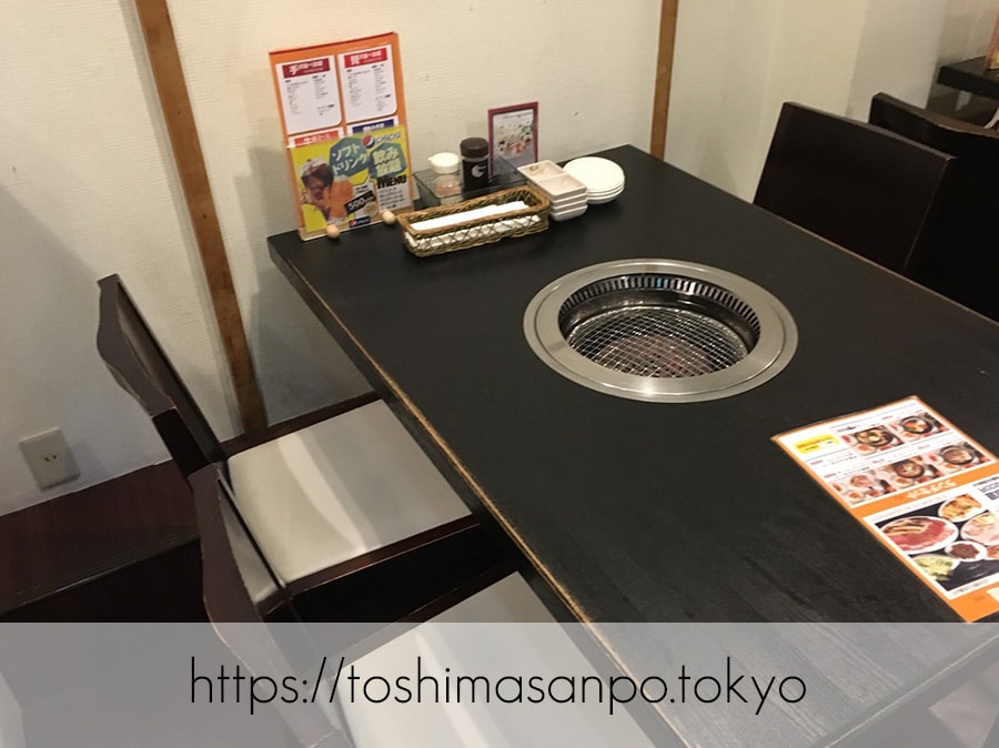 【池袋駅】うそでしょ?!1,000円で焼肉食べ放題できるなんて信じられない!「焼肉牛菜 池袋東口店」のテーブル席