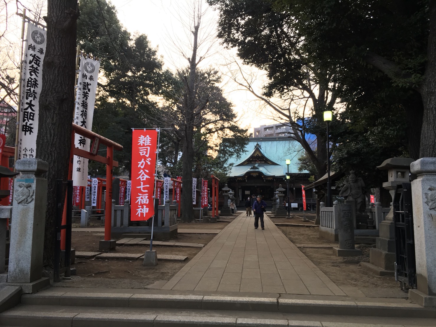 猫地帯の法明寺(ほうみょうじ)の鬼子母神入口