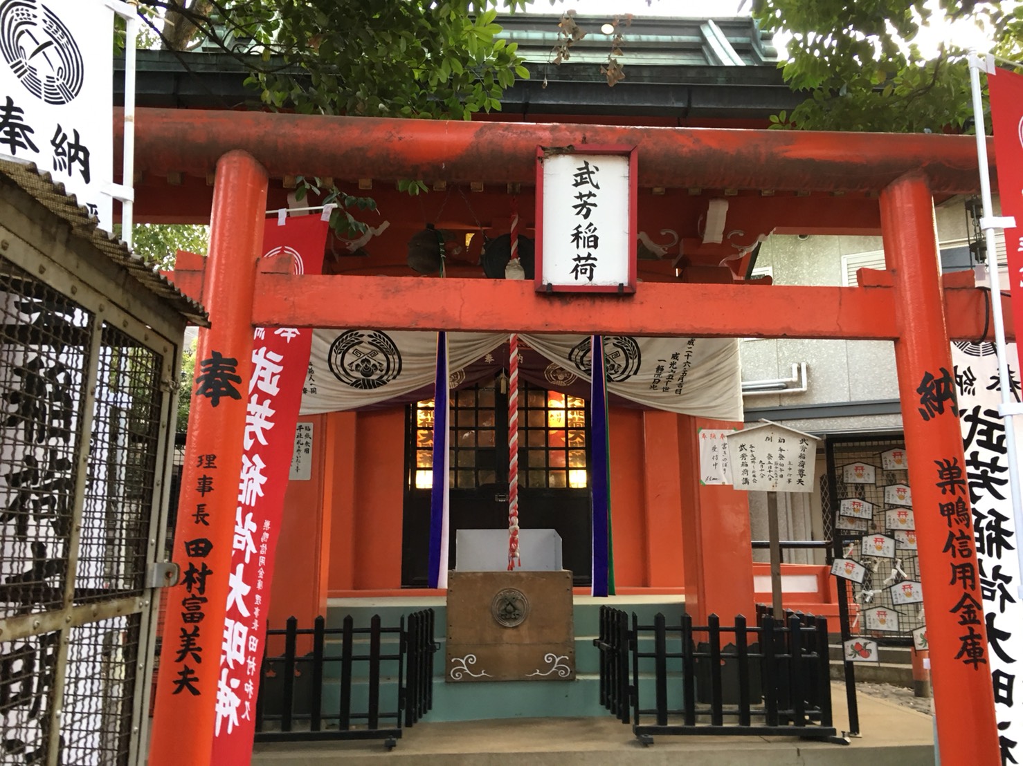 猫地帯の法明寺(ほうみょうじ)の武芳稲荷堂