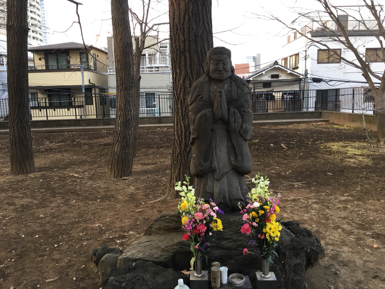 猫地帯の法明寺(ほうみょうじ)の鬼子母神像