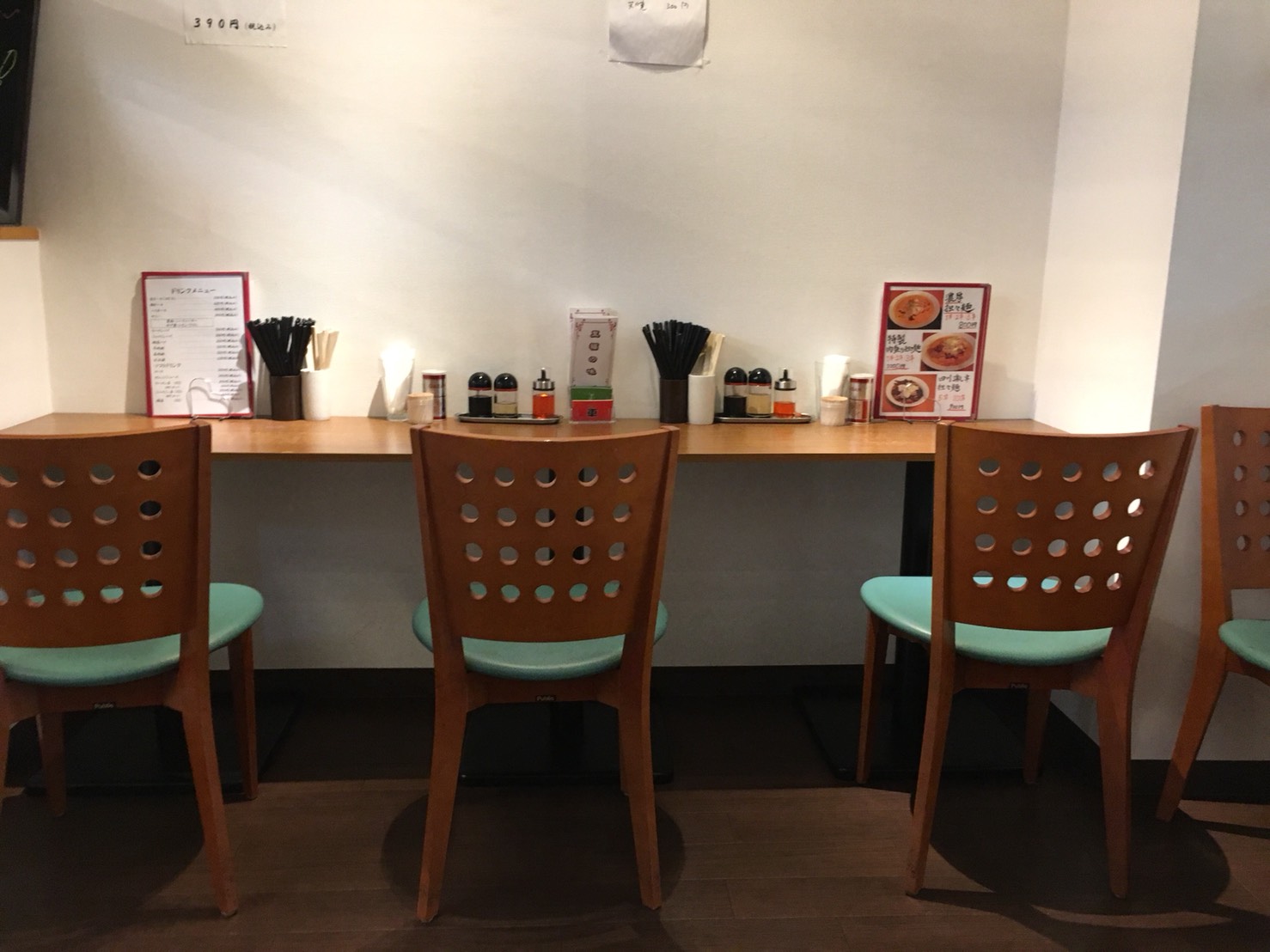 チャーハン美味〜!やさしい中華の「車 大塚本店」のカウンター席