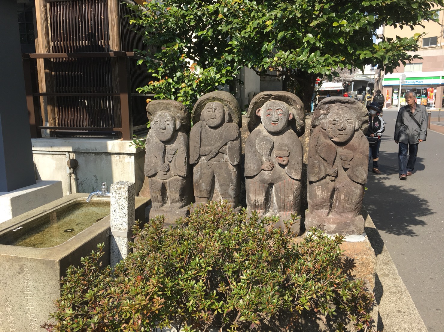 【池袋駅】春爛漫!桜を見に行こう!池袋東口の満開コースの池袋駅前公園の水天宮3