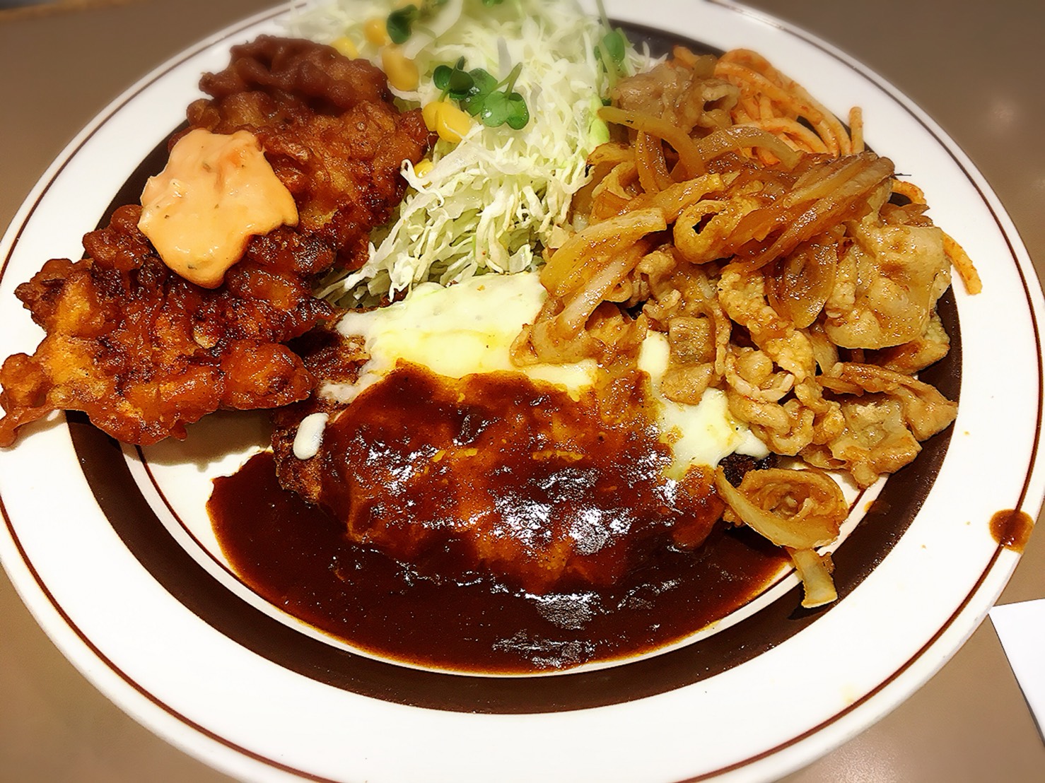 【大塚駅】安い多い飽きない美味しい「キッチンABC 南大塚店2018.5.21追記の今月のおすすめメニューの1番チーズハンバーグ+若鶏の唐揚+ポーク生姜焼き