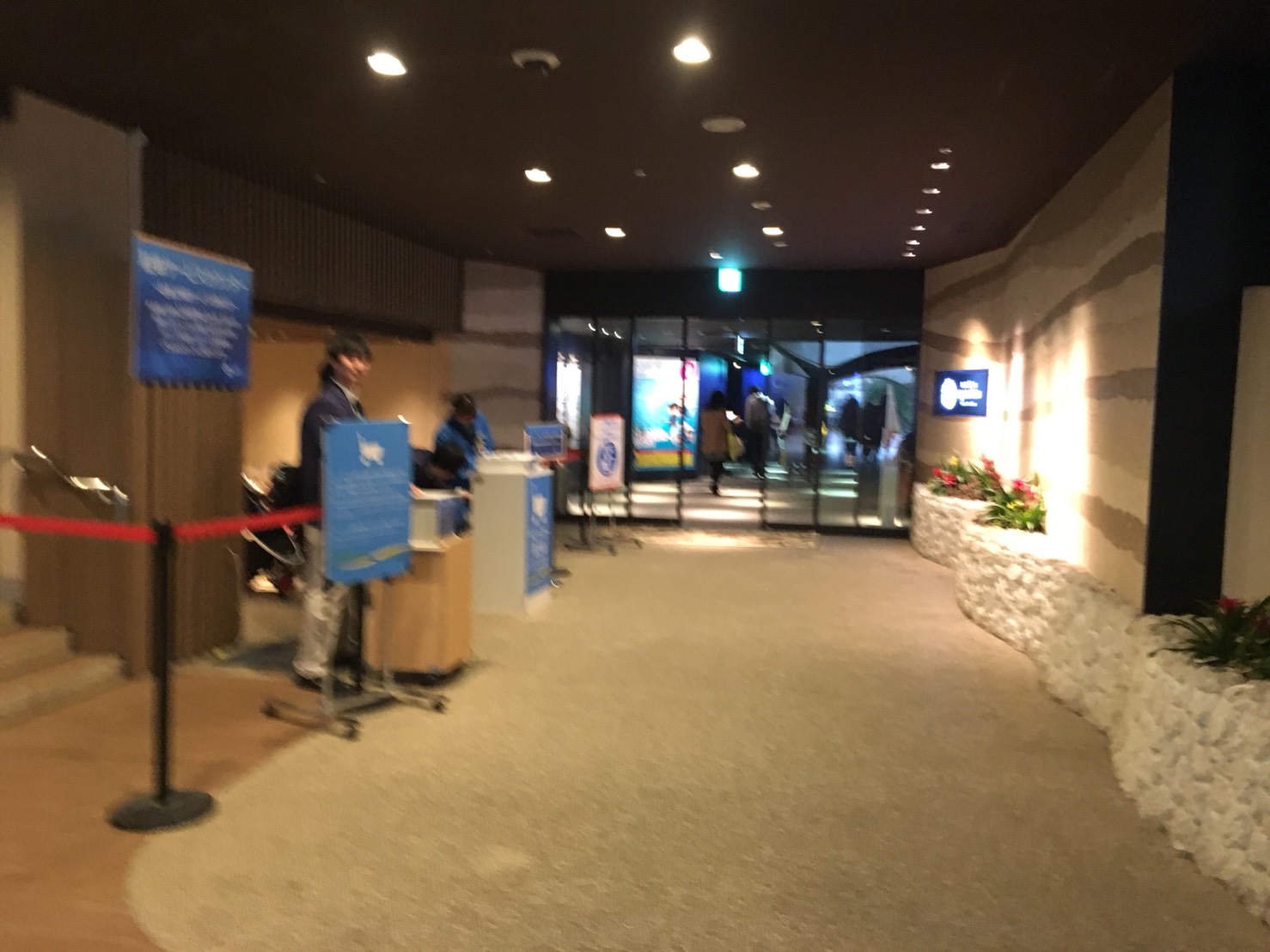 【池袋駅】「サンシャイン水族館」で癒されようよ!ほら早く!の水族館入口
