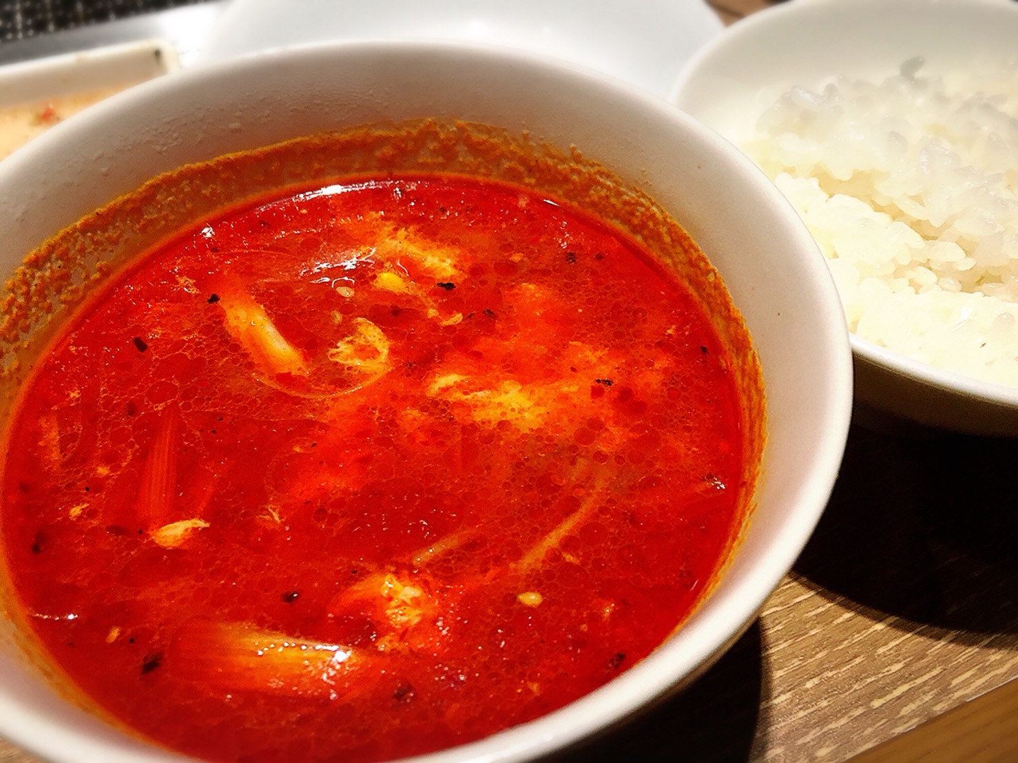 【池袋駅】激おすすめ「焼肉叙庵 サンシャインイン60通り店」のユッケジャンスープとごはん