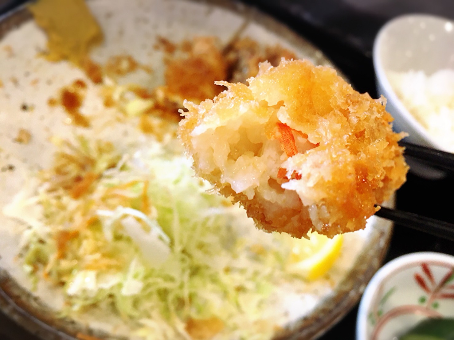 【巣鴨駅】大人気「ときわ食堂」が美味しくてハマった報告のミックスフライ定食のエビフライ