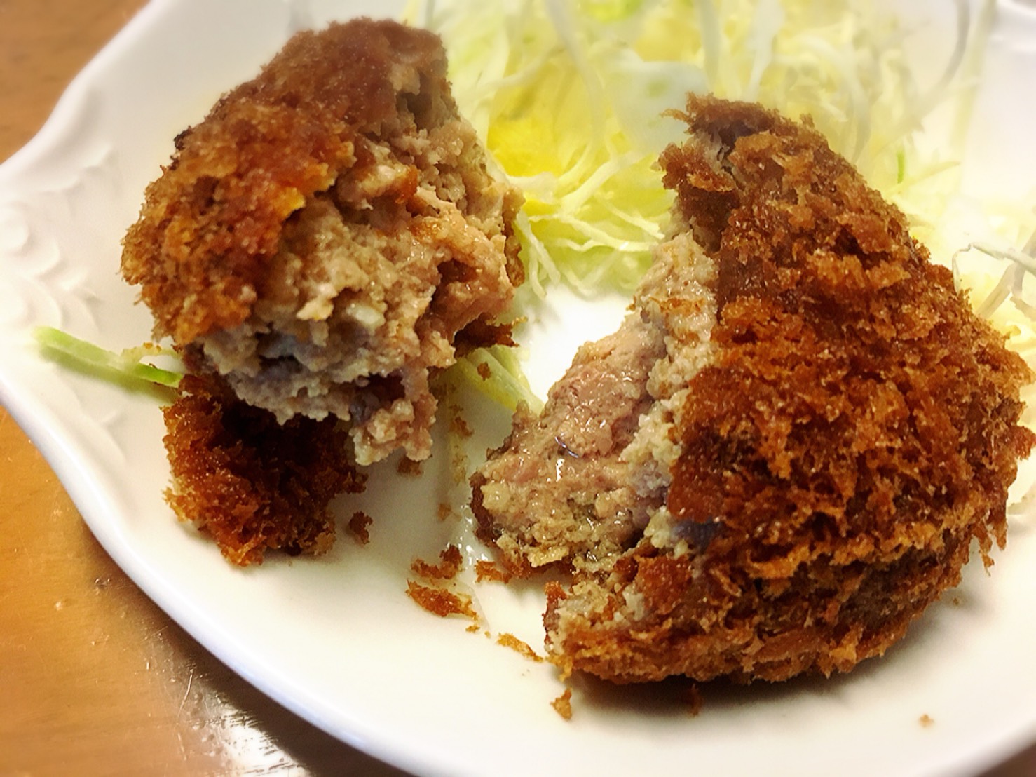【池袋駅】絶品ハンバーグを求めて「UCHOUTEN(ウチョウテン)」のメンチカツ2