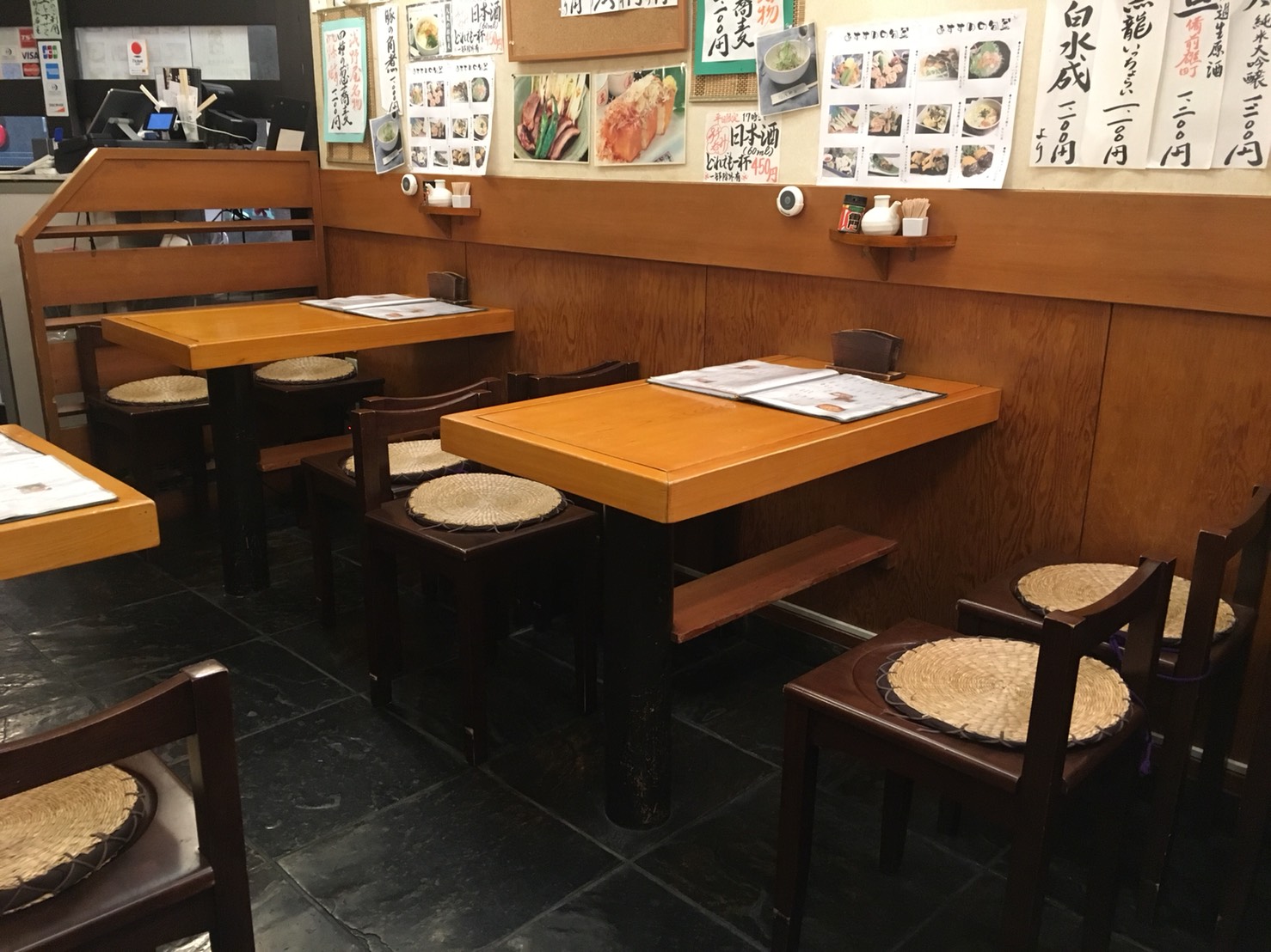 【池袋駅】生蕎麦とだし巻き玉子がしあわせ「浅野屋 池袋駅前本店」の店内