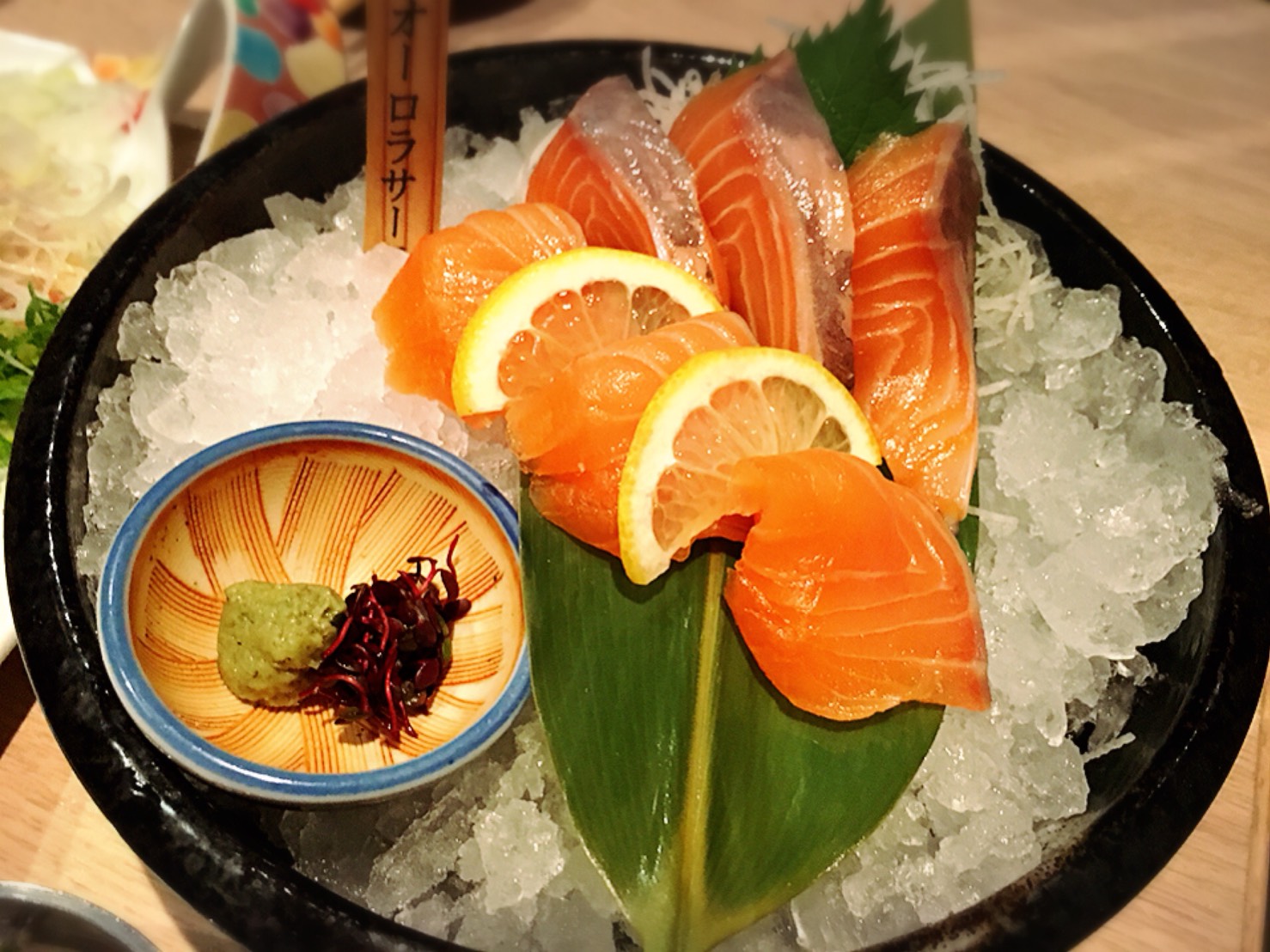 【池袋駅】少人数個室がイイ!九州料理の「TORI魚 池袋本店」のサーモンのお刺身