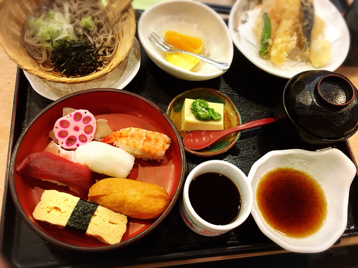 【大塚駅】激安天丼612円に度肝を抜かれる「寿し常本店」の週替わり定食