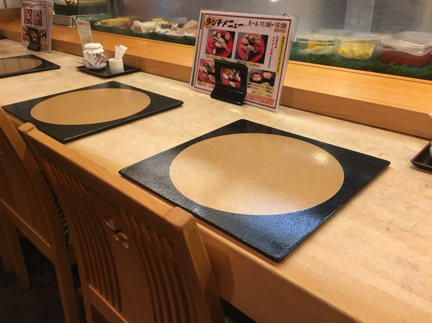 【大塚駅】激安天丼612円に度肝を抜かれる「寿し常本店」のカウンター席
