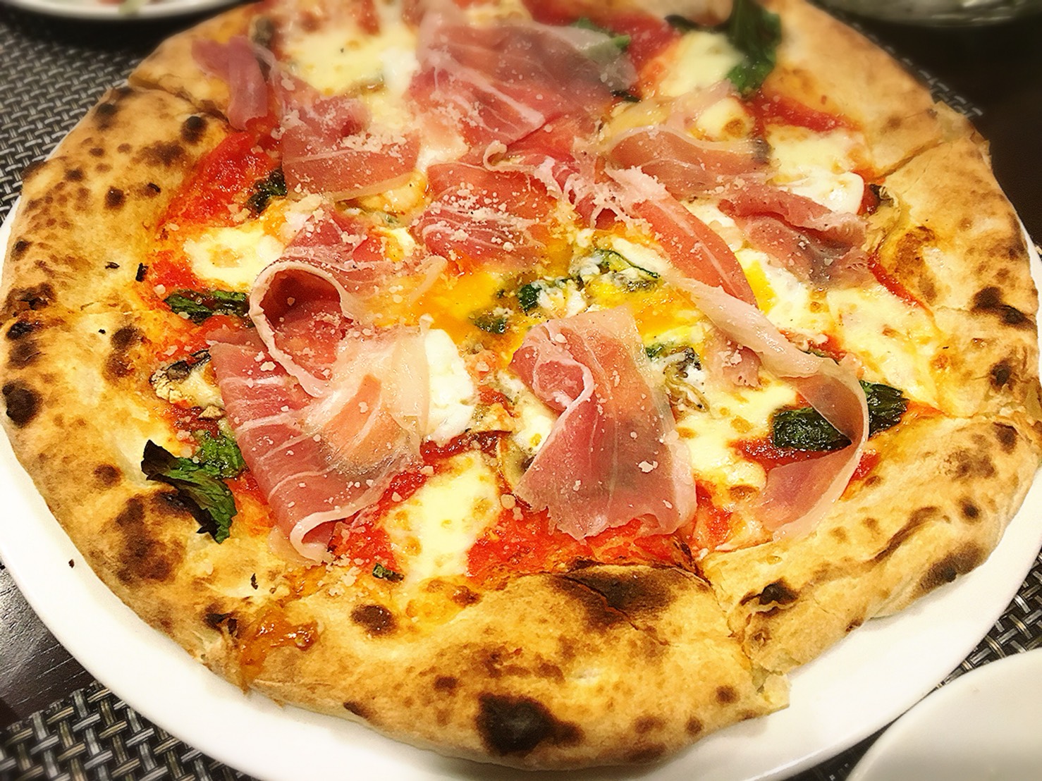 【池袋駅】リーズナブルなフレンチ&イタリアン「LAPLACE SONO 池袋店」のピザビスマルク