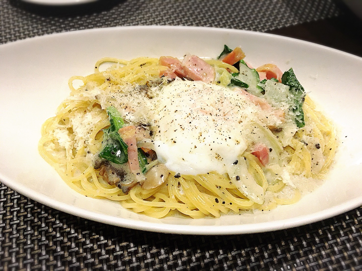 【池袋駅】リーズナブルなフレンチ&イタリアン「LAPLACE SONO 池袋店」のトリュフのカルボナーラ