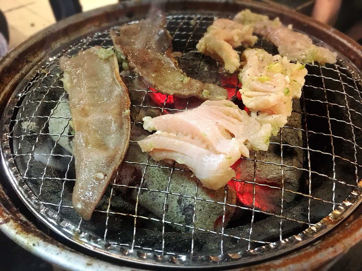 【池袋駅】夏!ホルモン食おうぜ作戦決行「ホルモン焼肉 縁 池袋店」のネギタン塩と上ミノ焼き