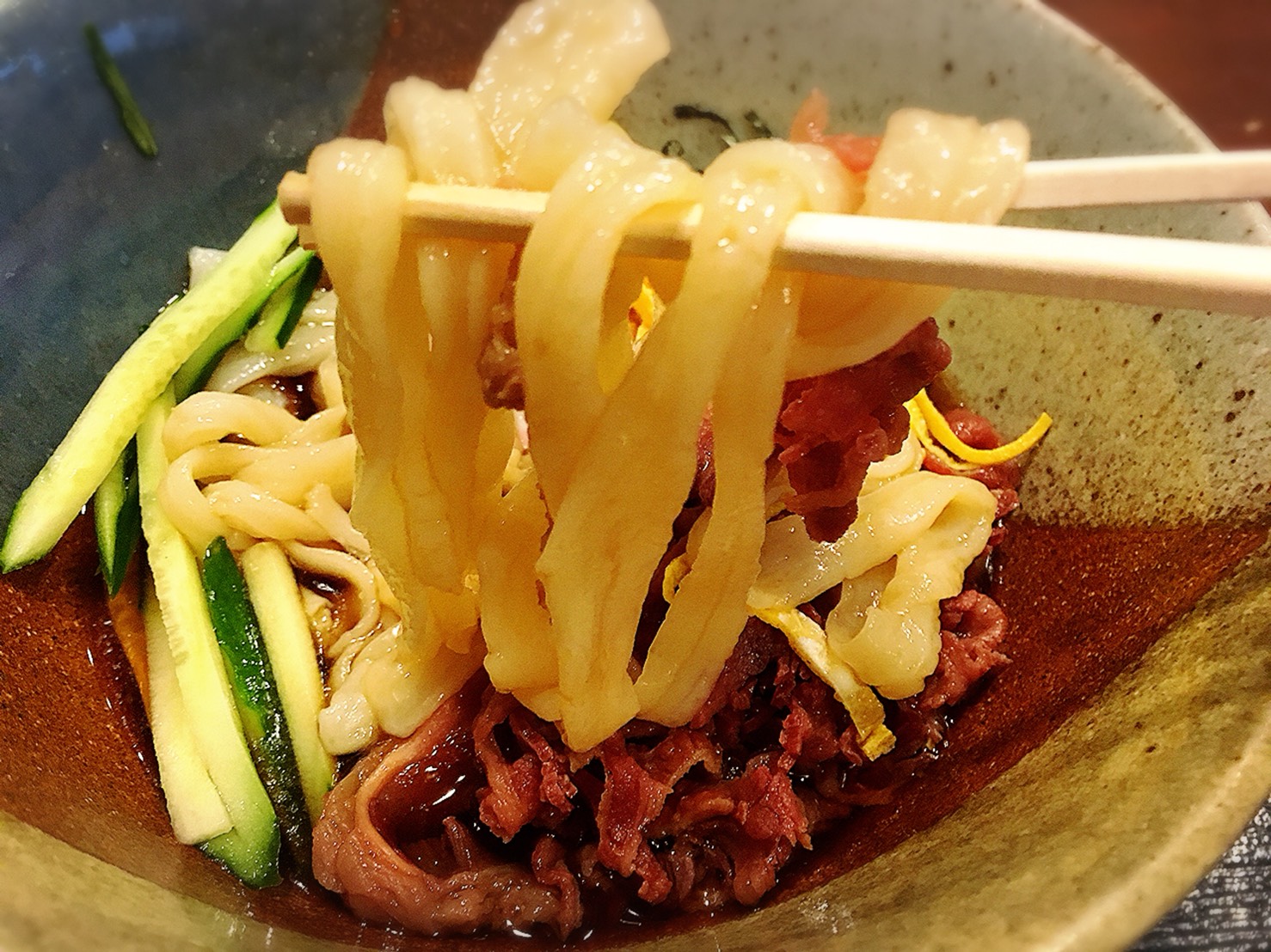 【大塚駅】関西風手打ちうどんチュルッとしたいよね「ふじ誠」の冷し肉南蛮うどんのうどん