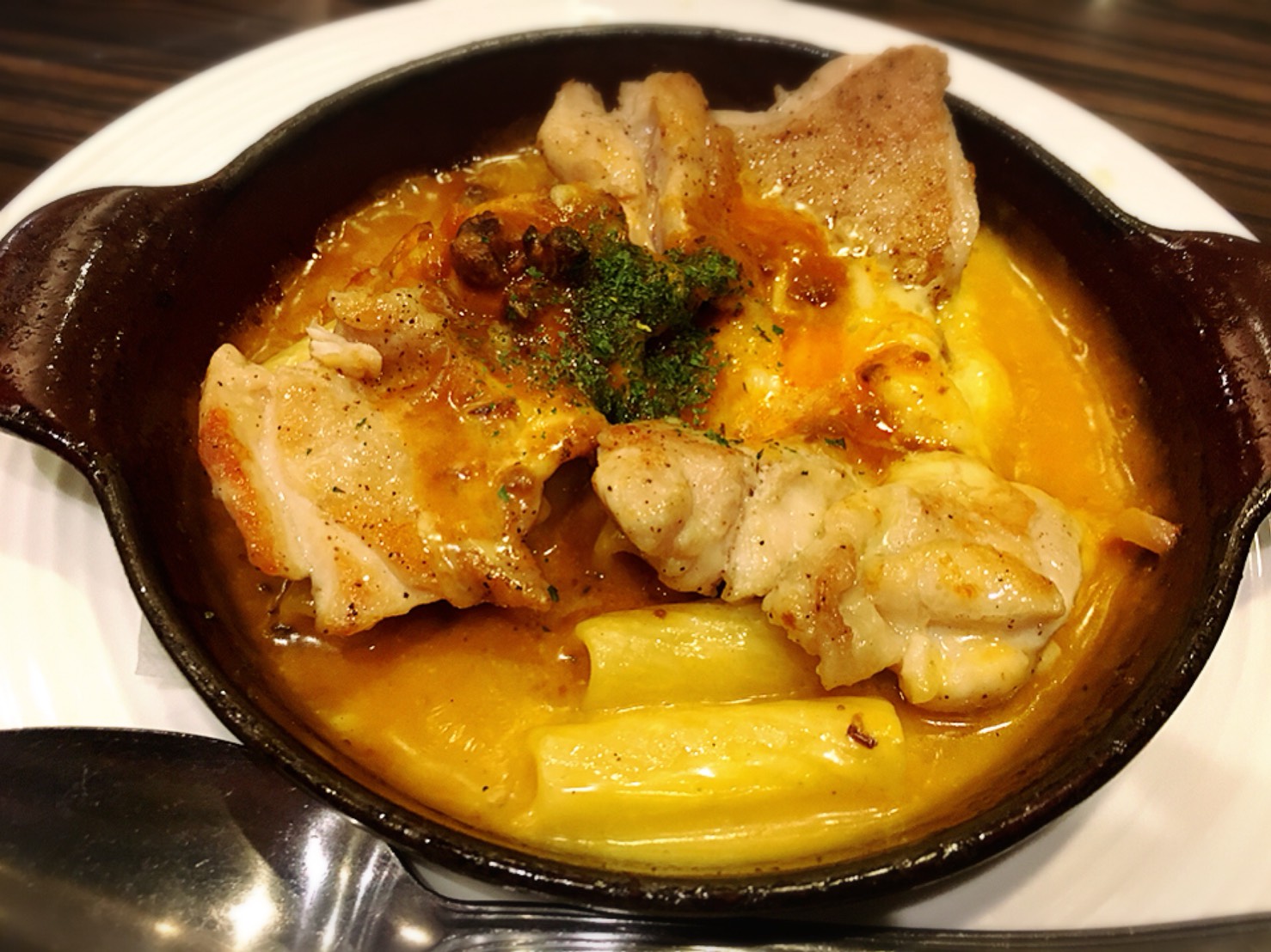【池袋駅】自家製パン食べ放題とグリルで満腹「ビストロ309」の若鶏のグリル ラザニア風ミートソース