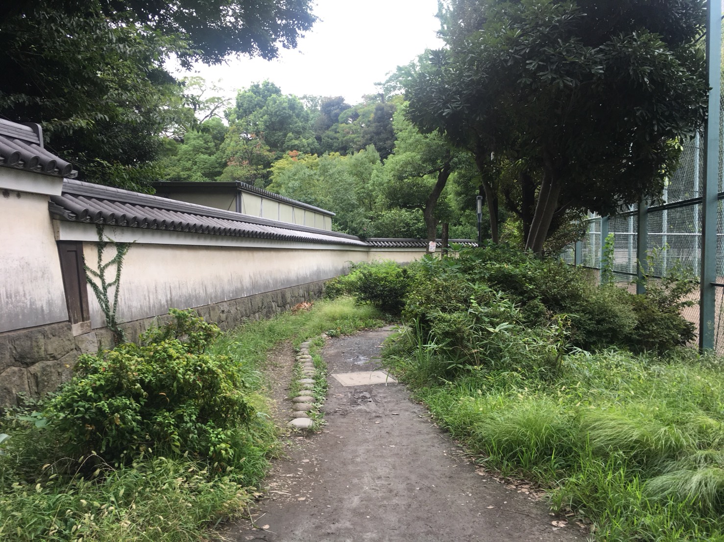 【飯田橋駅】江戸時代の中国趣味豊かな景観で一句「小石川後楽園」の小石川後楽園の裏