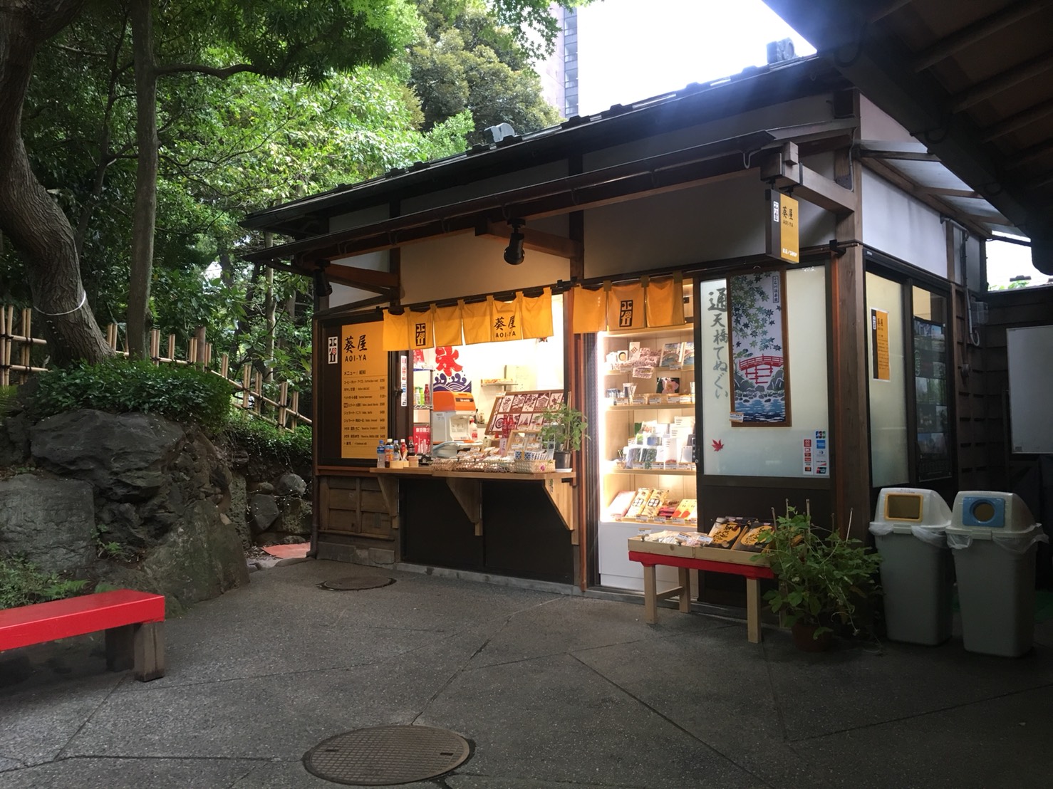 【飯田橋駅】江戸時代の中国趣味豊かな景観で一句「小石川後楽園」の小石川後楽園の売店