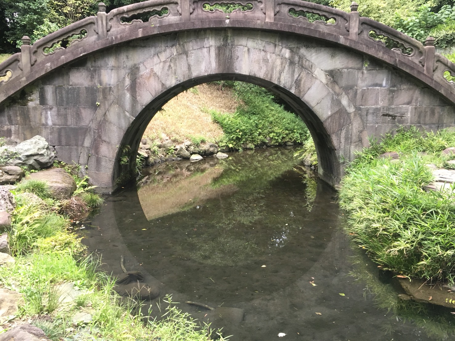 【飯田橋駅】江戸時代の中国趣味豊かな景観で一句「小石川後楽園」の円月橋