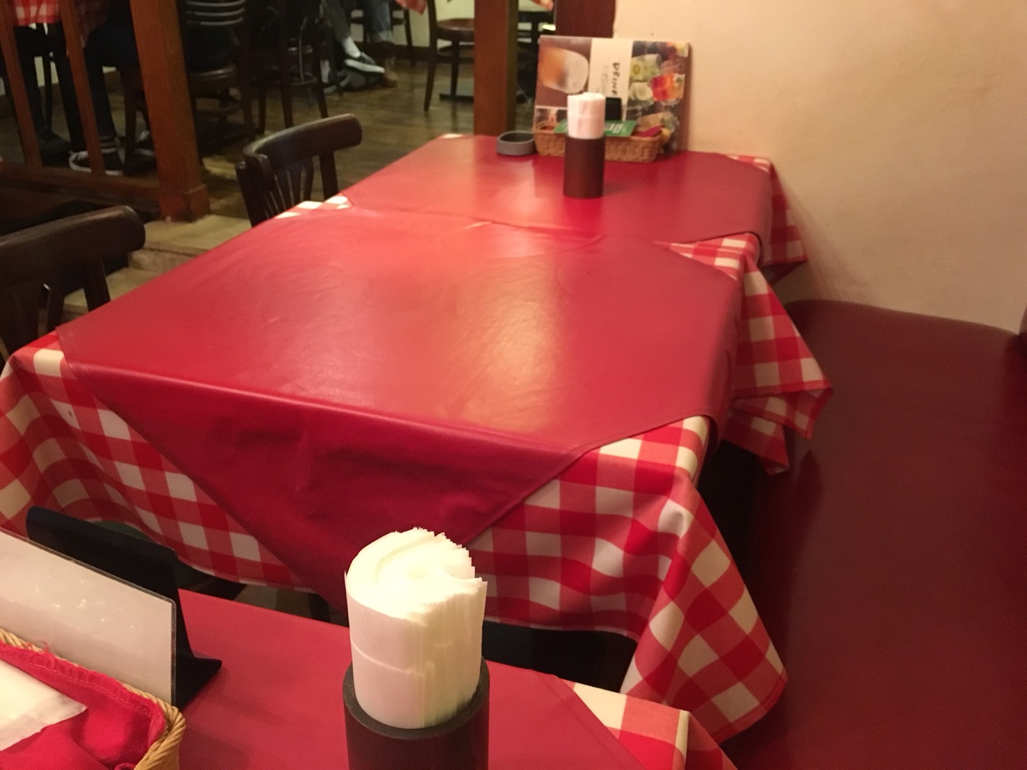 【池袋駅】ビスマルク最高!カジュアルイタリアン「パレルモ 池袋店」のテーブル