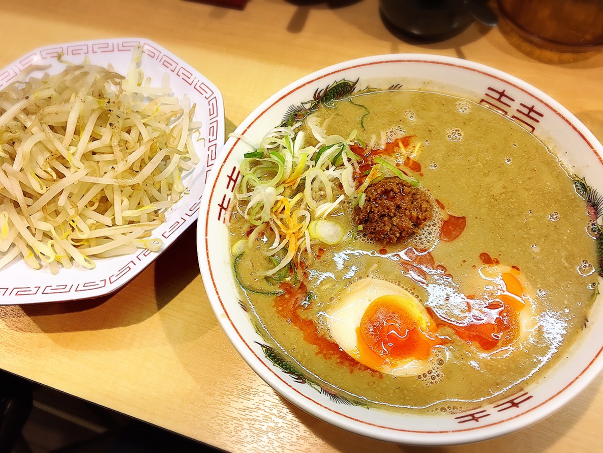 【池袋駅】えなにこれ?美味しい!「博多拉担麺 まるたん 池袋店」の半熟煮玉子ラータンメンともやし