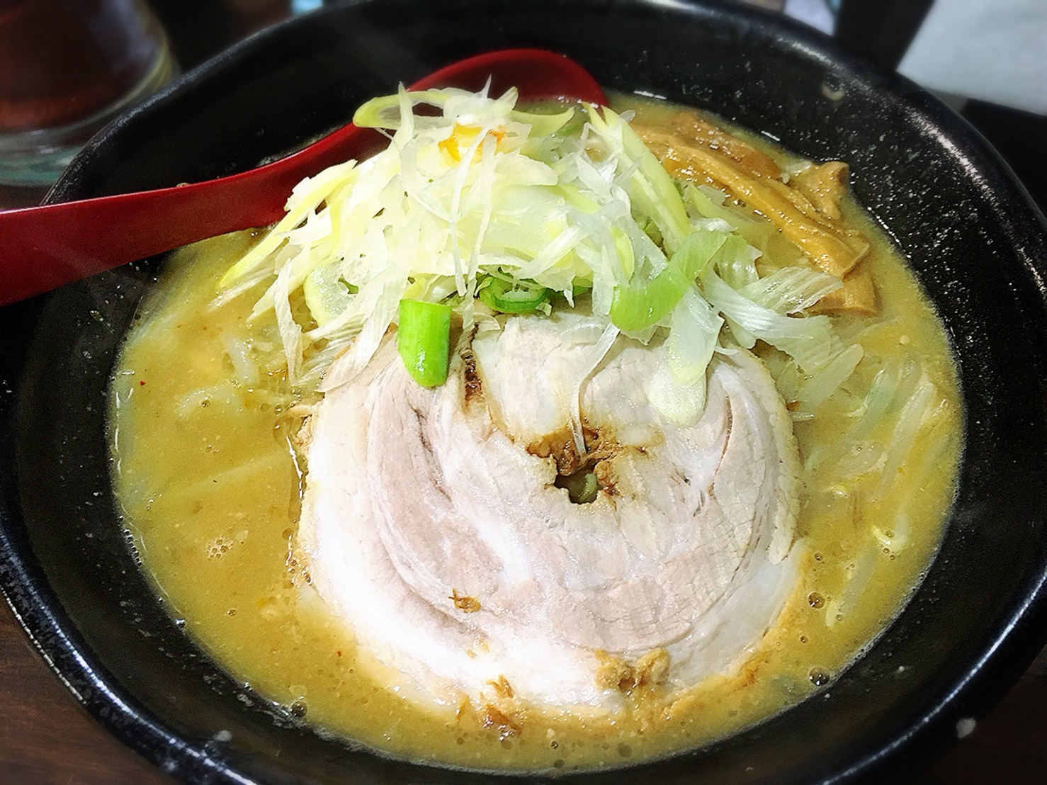 【池袋駅】常に行列!マッチョな味噌ラーメン「麺処 花田池袋店」の味噌ラーメン