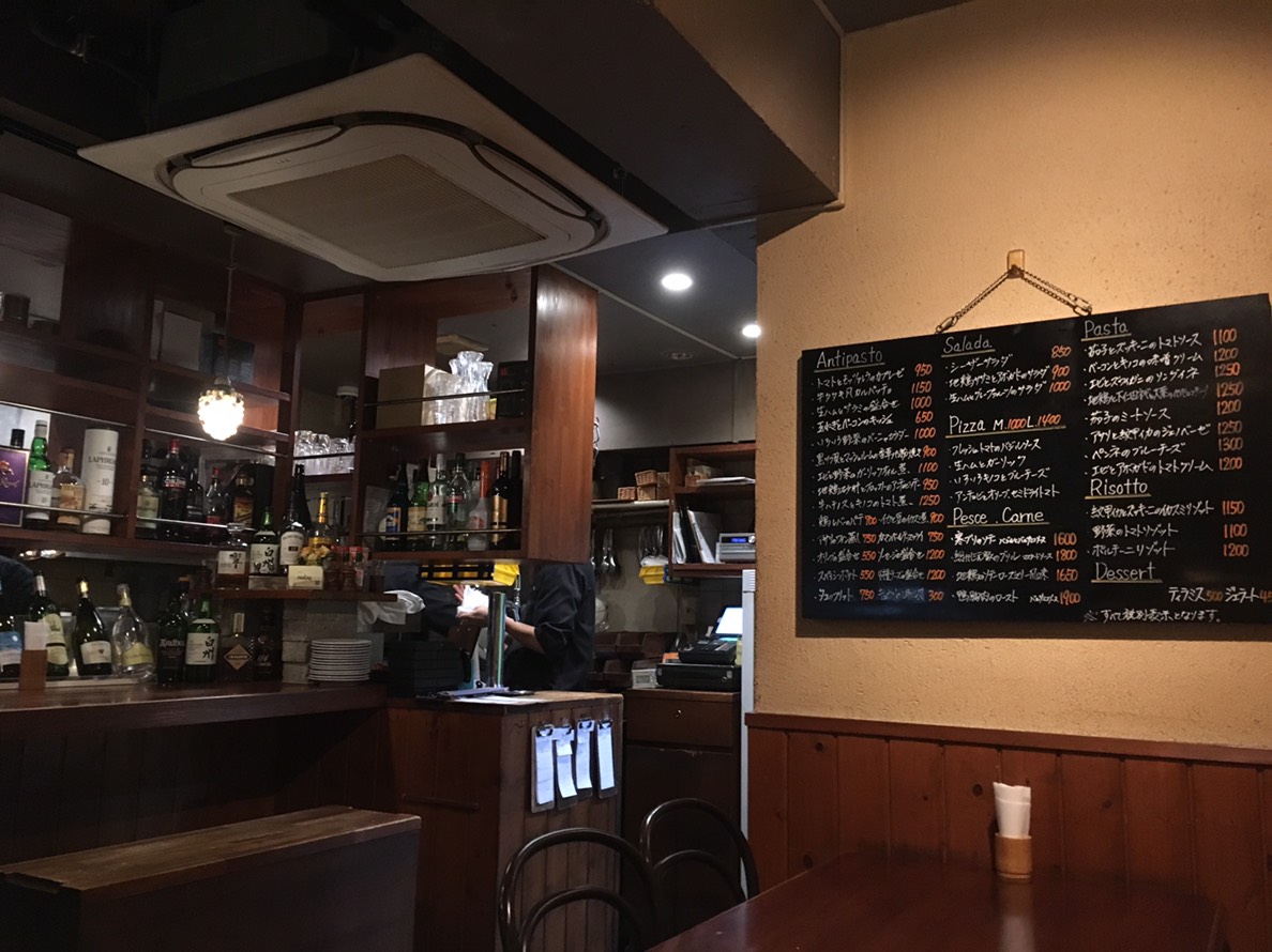 【池袋駅】いい感じのクセが後を引く「nobu」のイタリアンが愛情深い!の店内