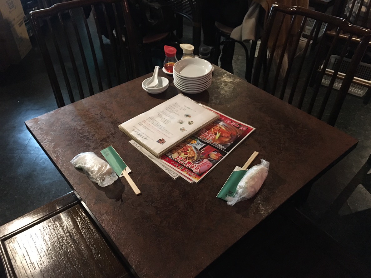 【池袋駅】飲茶専門店で中国・台湾料理が食べ放題2500円「 中国茶館」のテーブル