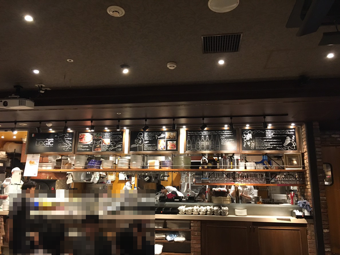 【池袋駅】カジュアルイタリアン「LOGIC 池袋東口」で本格ピザを堪能!の店内1