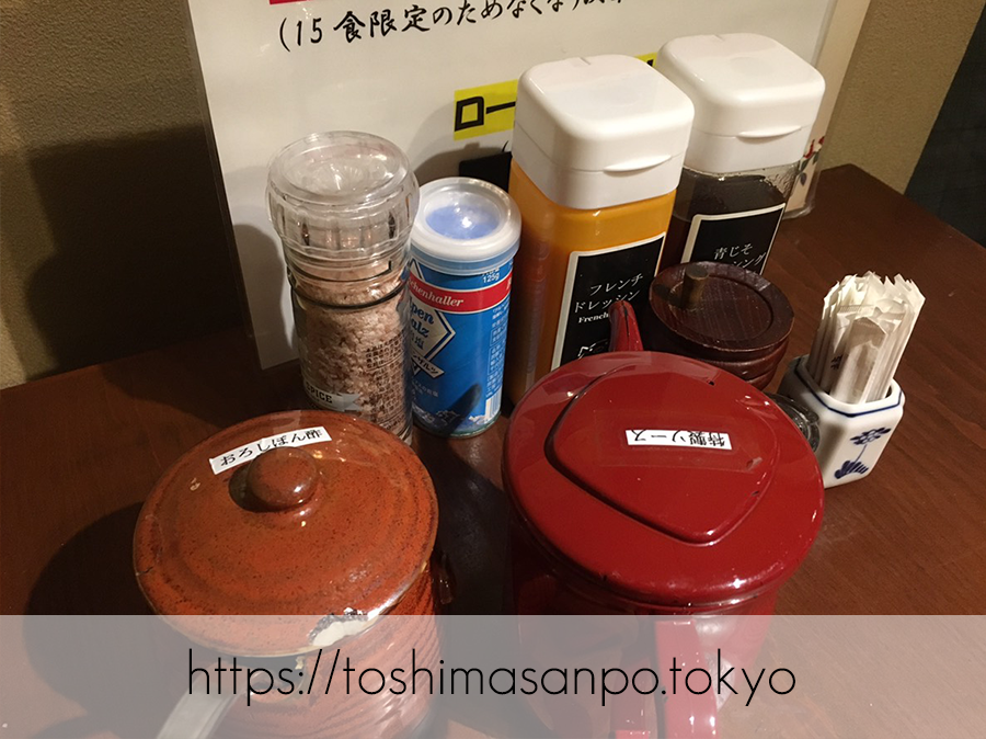 【淡路町駅】ミシュラン掲載!こだわりとんかつの老舗「勝漫」の調味料1
