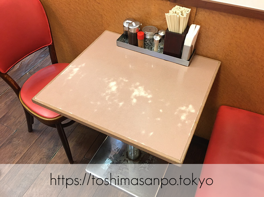 【池袋駅】街の洋食屋さんここにも発見!安うま「ランチハウスミトヤ」のテーブル