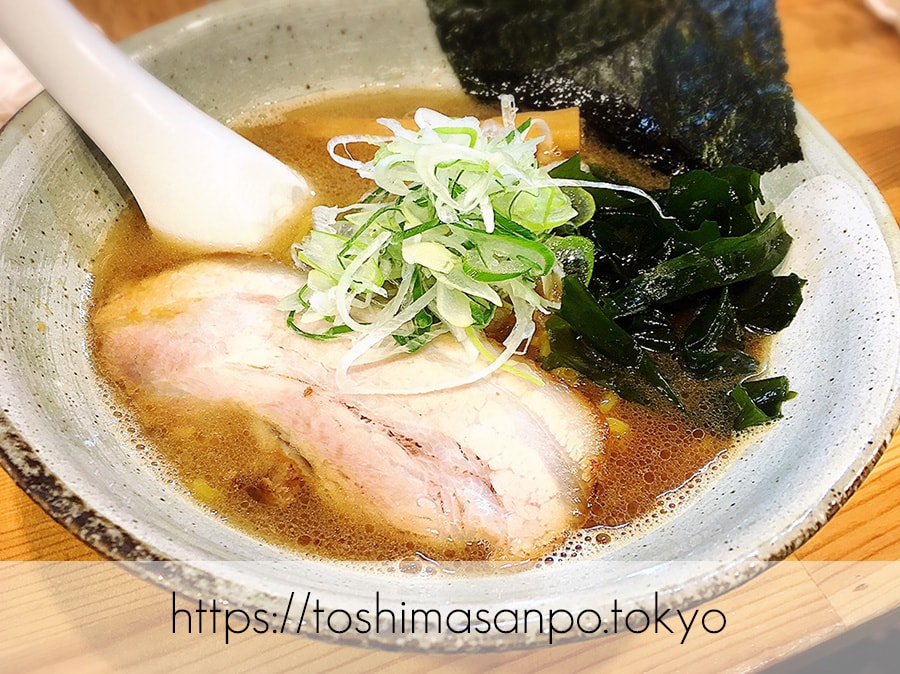 【大塚駅】ニンニクが効いた味噌ラーメン美味しい!「北海道らーめん ともや」の旭川正油ラーメン