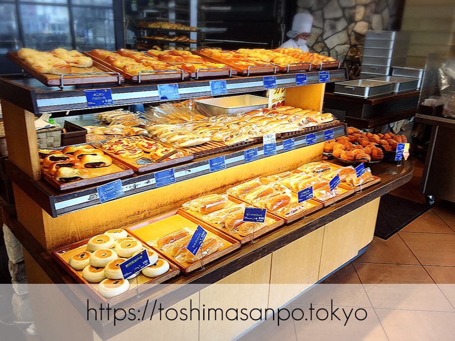 【大塚駅】美味しいパンと憩いの時間「EAST YEAST(イーストイースト)」の店内1