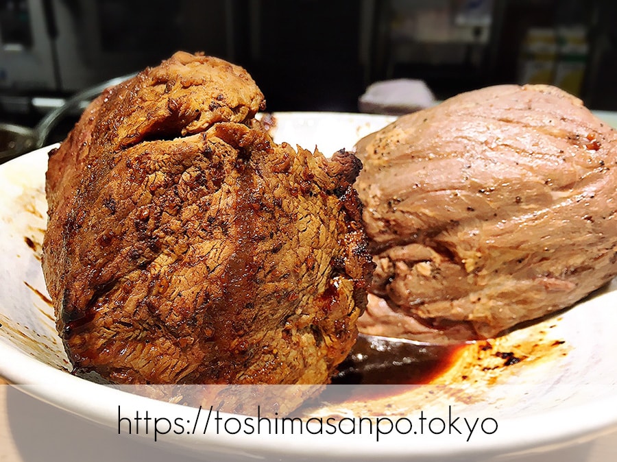 【池袋駅】肉がメイン!新感覚のローストビーフ油そば「ビースト 東池袋店」の肉のかたまり