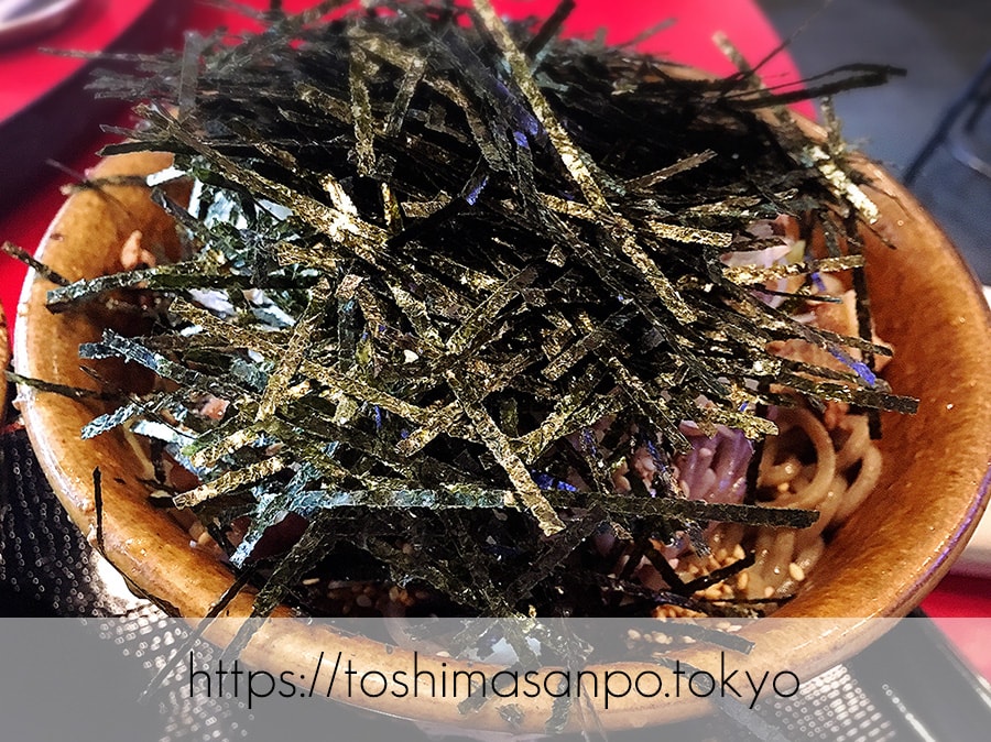 【池袋駅】なぜ蕎麦にラー油を入れるのか。理由はたぶん美味しいから。「壬生」の肉そばの海苔