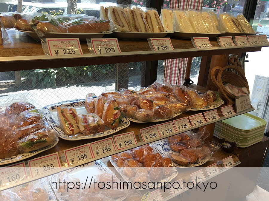 【向原駅】惣菜パン・菓子パン種類いっぱい!早朝開店アットホームな「大松ベーカリー」の店内3