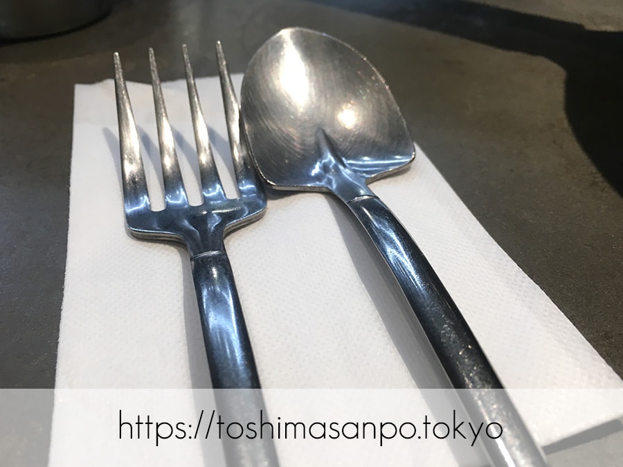 【池袋駅】駅ナカ!アウトドア感の「野菜を食べるカレー camp express」でごろごろ野菜カレーを食べる。の「野菜を食べるカレーcamp express 池袋店」のカトラリー