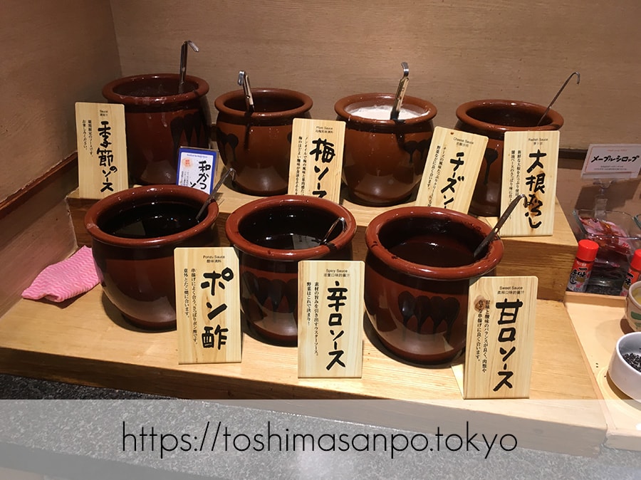【池袋駅】なにこれ楽しい!みんなで行こうよ、自分で揚げる串揚げの食べ放題「串家物語 LABI1池袋店」のソースコーナー