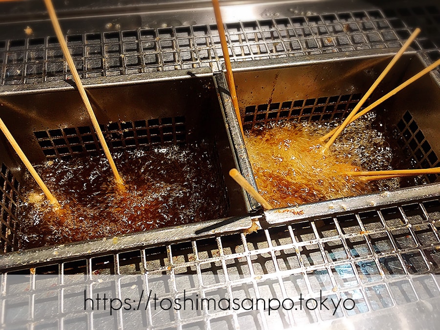 【池袋駅】なにこれ楽しい!みんなで行こうよ、自分で揚げる串揚げの食べ放題「串家物語 LABI1池袋店」の串を揚げる2