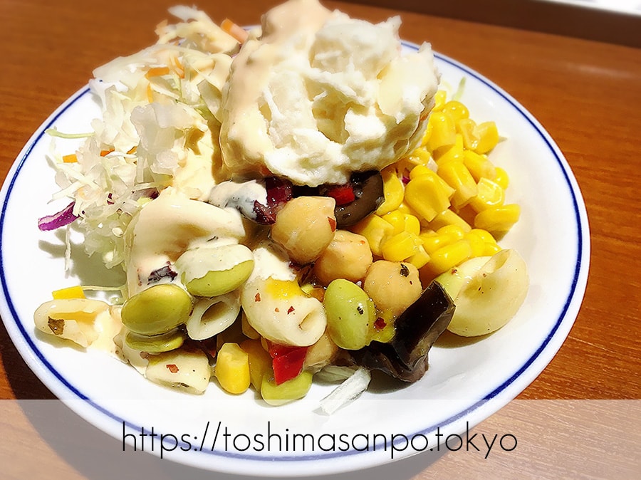 【池袋駅】なにこれ楽しい!みんなで行こうよ、自分で揚げる串揚げの食べ放題「串家物語 LABI1池袋店」のサラダ