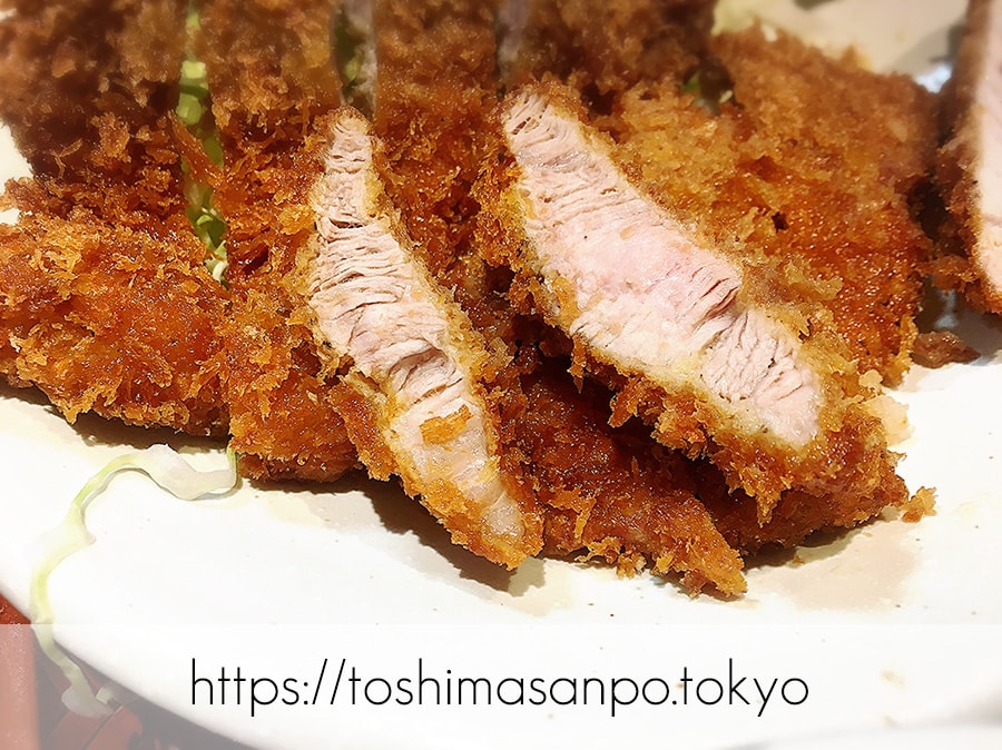 【池袋駅】とんかつは飲み物か確かめてみたけど、飲み物ではない!コスパ高すぎ「とんかつは飲み物。」の濃厚とんかつ1.5倍定食のとんかつの断面