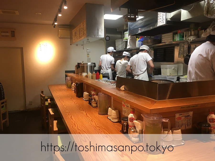 【池袋駅】とんかつは飲み物か確かめてみたけど、飲み物ではない!コスパ高すぎ「とんかつは飲み物。」の店内1