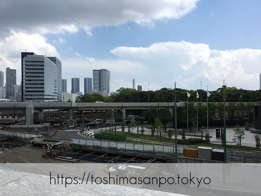 【汐留駅】水上バスにも乗れる!東京湾から繋がる江戸時代の広大な庭園「浜離宮恩賜庭園」の風情。の遠くから見た浜離宮恩賜庭園