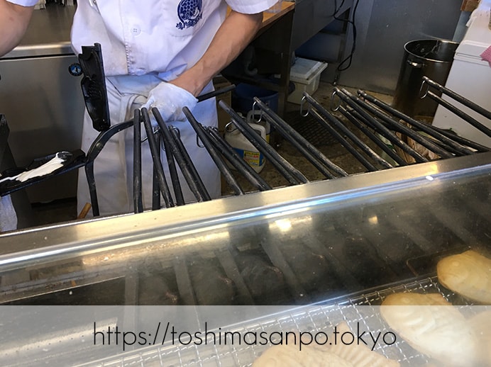 豊島区・池袋駅周辺:散策のお供にたい焼き食べよう〜!美味しいと有名な5店舗をご紹介。の鳴門鯛焼本舗池袋西口店の店内2